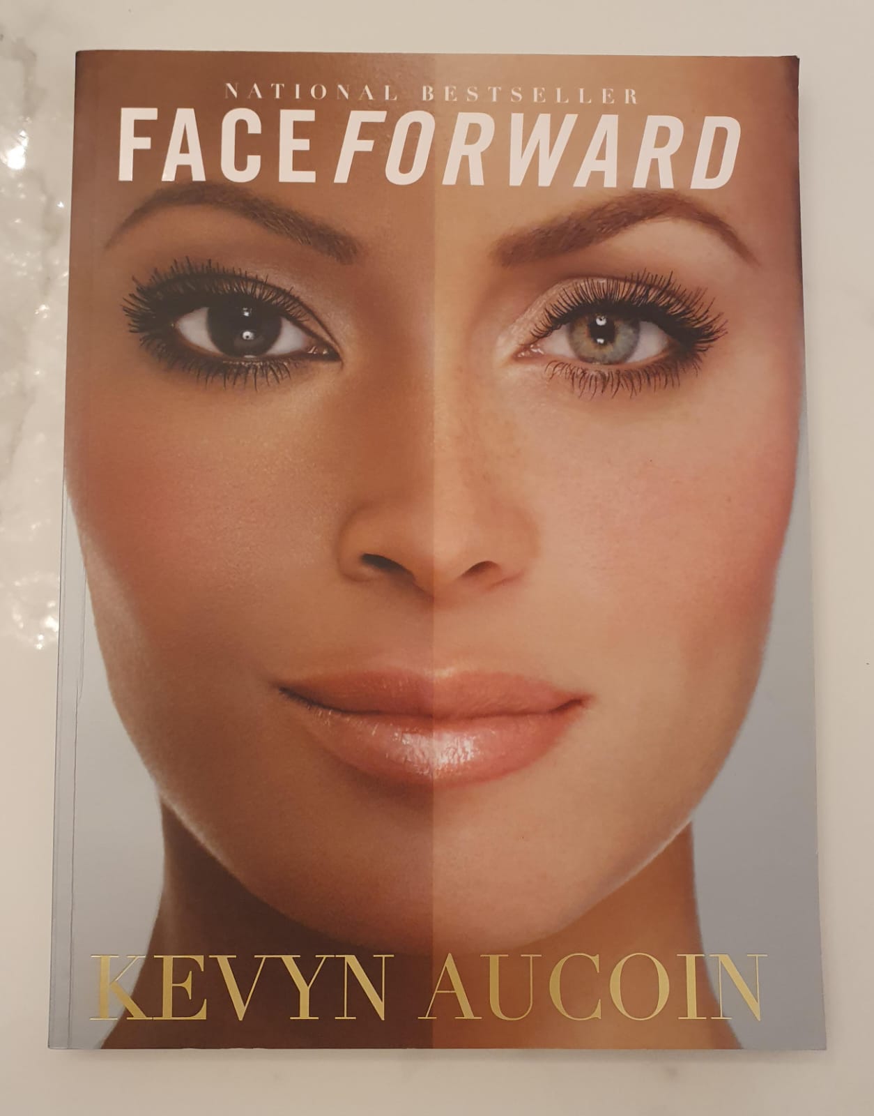 Al momento stai visualizzando Libro di Kevin Aucoin Face Forward